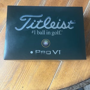 Titleist Pro V1 Left Dot Balls 12 Pack (1 Dozen) (New)