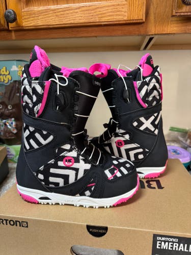 Size 5 Women’s New Burton Mint Snowboard Boots boot Womens girls girl