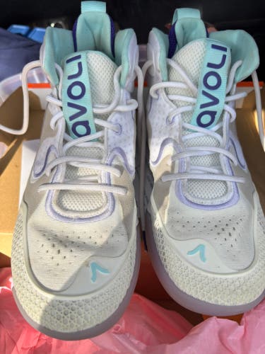 Women  Avoli Volleyball shoes size 10