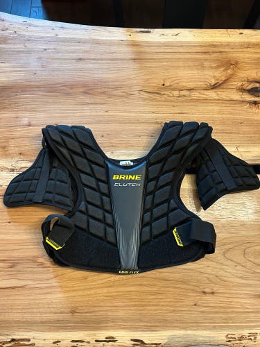 Youth Medium Youth Brine Clutch Shoulder Pads (Used)