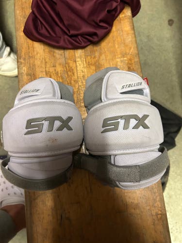 Large Adult STX Stallion 1k Arm Pads (Used)