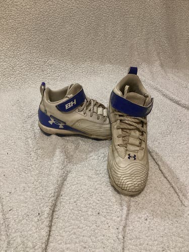 White Men's Size M 9.0 (W 10.0) Youth Under Armour Low Top Molded Cleats (Used)