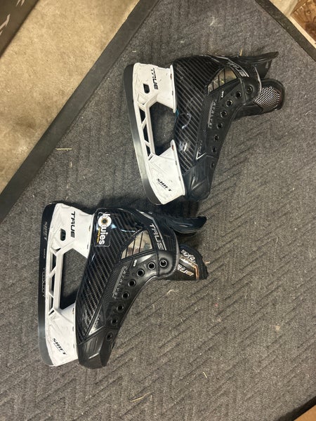 Black 2024 True Catalyst 9x4 Hockey Skates Regular Width Size 2 (Used)