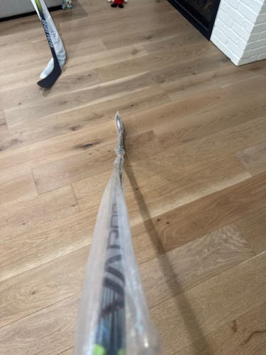 Senior Bauer Vapor Hyperlite 2 Right Handed Hockey Stick P92 65 Flex (New)