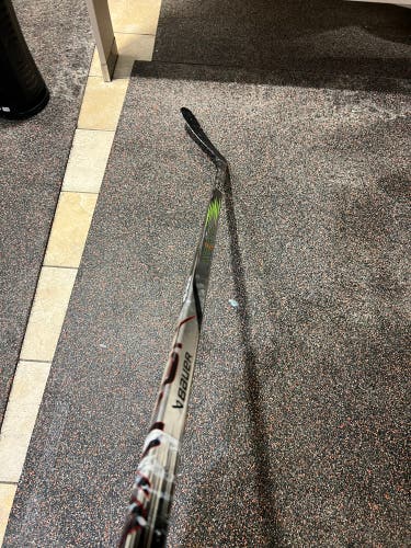 Intermediate Bauer Vapor Hyperlite 2 Left Hand Hockey Stick P92 55 Flex