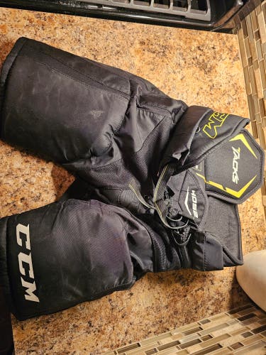Men's Junior Medium CCM Tacks 4052 Hockey Pants (Used)