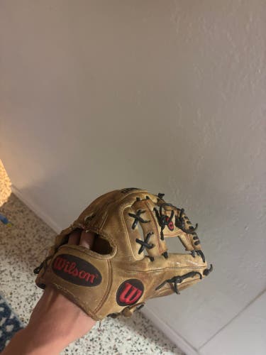 Wilson A2000 RH Infield Baseball Glove 11.5" (Used)