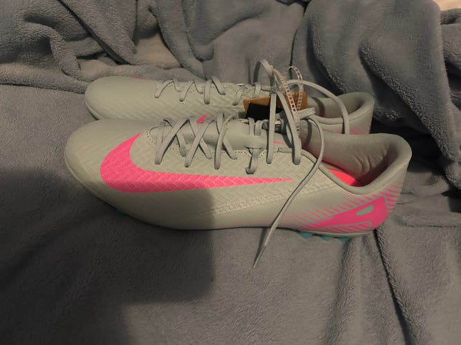 Unisex Size M 11.0 (W 12.0) Nike Mercurial Vapor 15 Cleats (New)