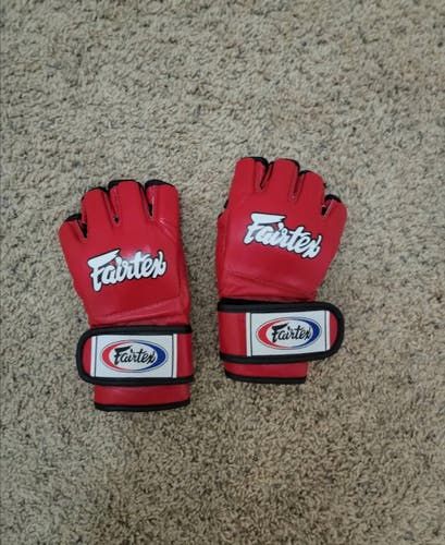 Fairtex FGV12 Ultimate Combat Gloves with "Open Thumb Loop" M/Red