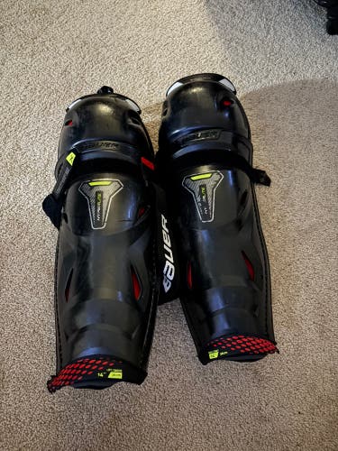 Intermediate Bauer Vapor Hyperlite 14" Shin Pads (Used)