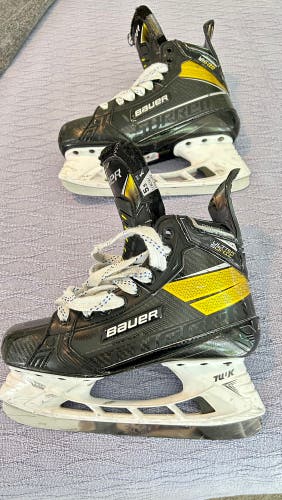 Bauer Supreme Ultrasonic Hockey Skates Size 5.5     Fit 1 (Used)