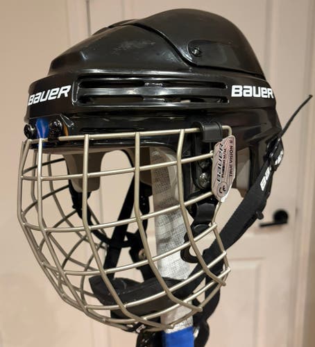 Medium Bauer 3500/4500 Helmet (Used) with Bauer FM2500M