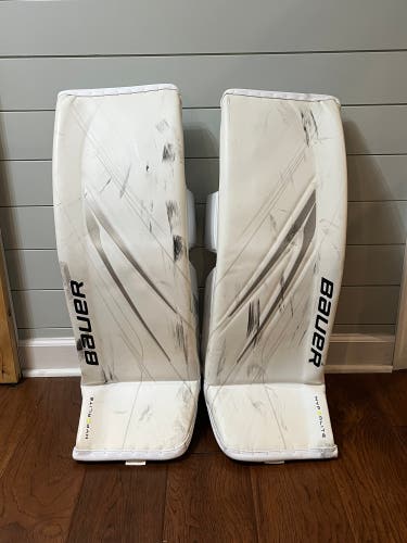 Large Bauer Vapor Hyperlite 2 Goalie Leg Pads (Used)