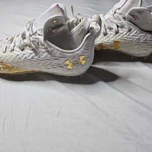 Unisex Size M 8.5 (W 9.5) Under Armour Molded Cleats (New)