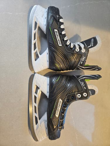 Bauer XLS Hockey Skates Regular Width Size 2 (Used)
