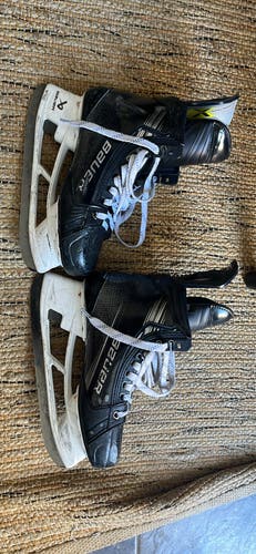 Black 2023 Bauer Vapor Hyperlite 2 Hockey Skates Narrow Width Pro Stock 7.5 (Used)