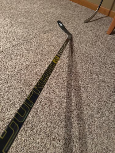 Senior Bauer Supreme 2S Pro Left Hand Hockey Stick P28 87 Flex (Used)