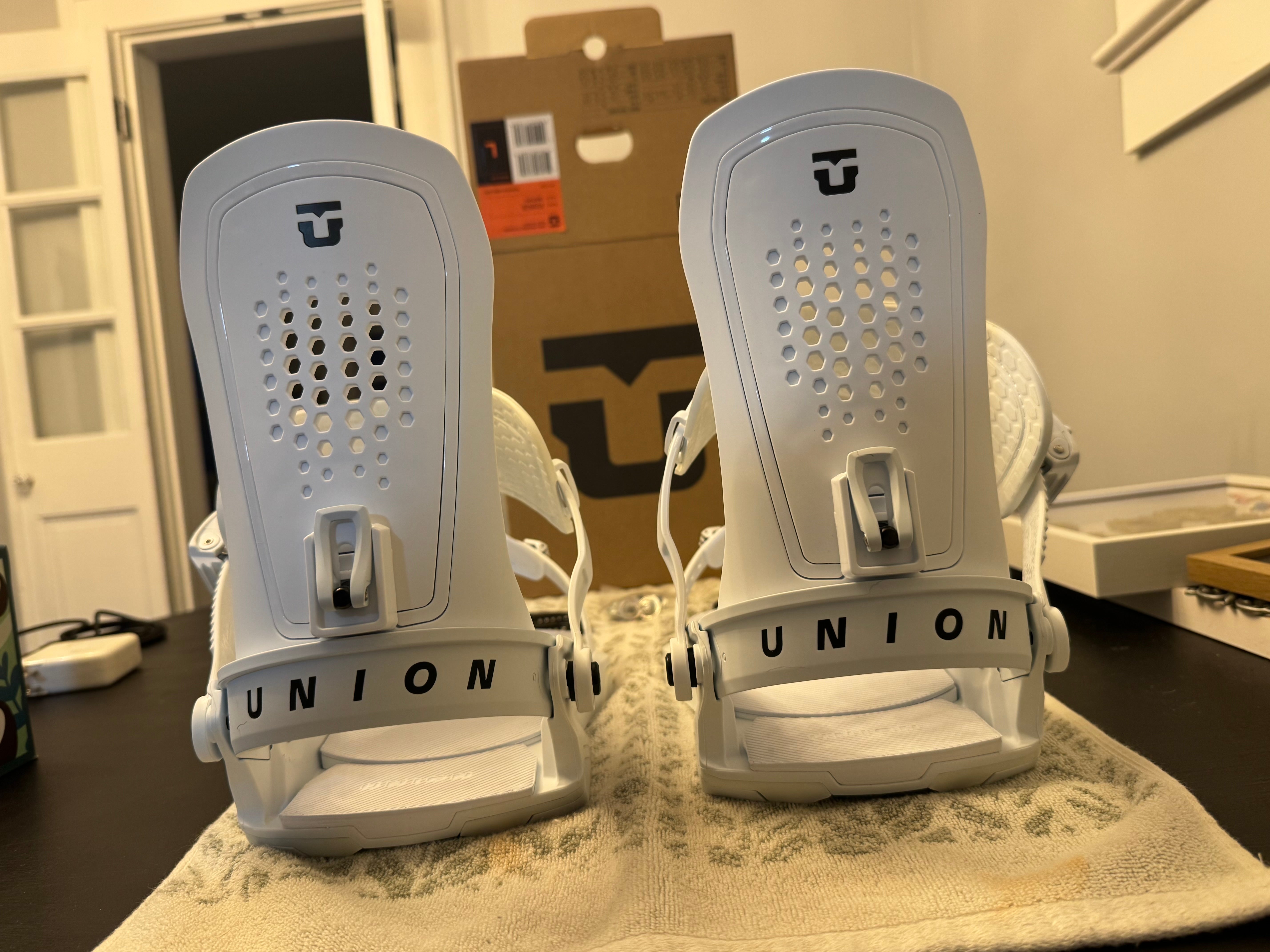snowboard bindings union force Team Binding Stone 2027 M More snowboarders around the globe choose to ride the Force than any other binding on the market today Union Women's Ultra Snowboard Bindings