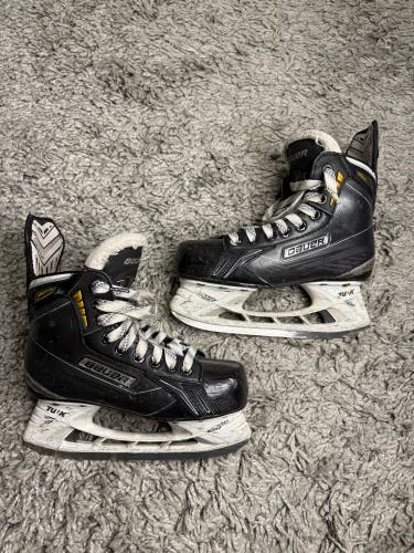 Used Junior Bauer Supreme Comp Hockey Skates Regular Width Size 3.5