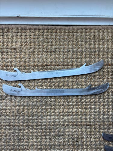 Bauer Fly-X 272 mm (Used)