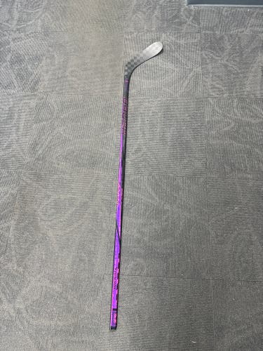 Senior Bauer Twitch Right Handed Hockey Stick P28 65 Flex (New)