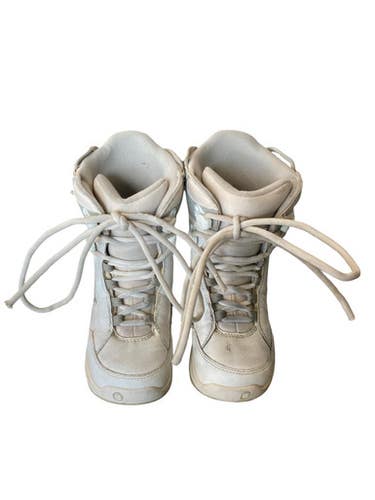 Used Burton WHITE BOOTS Girls Snowboard Boots White Junior 04 11883-S000159065
