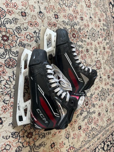2023 CCM EFlex 6.9 Hockey Goalie Skates Regular Width 6.5 (Used)