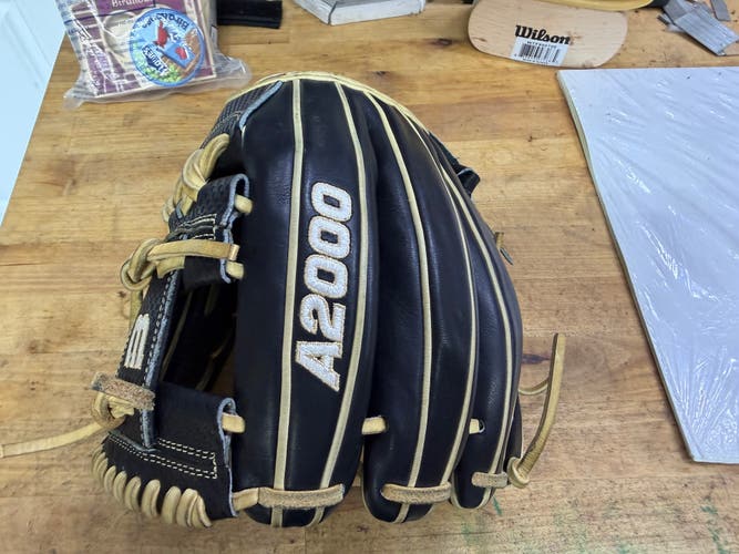 Wilson A2000 RH Infield Baseball Glove 11.75" (Used)