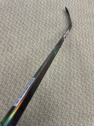 Intermediate  Black CCM JetSpeed FT8 Pro Right Handed Hockey Stick P28+1/4 55 Flex (New)