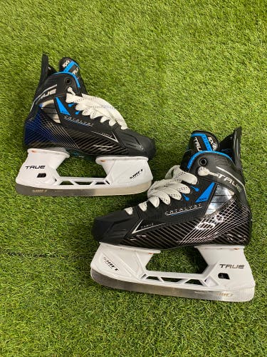 True Catalyst 5x4 Hockey Skates | Senior Size 7.5