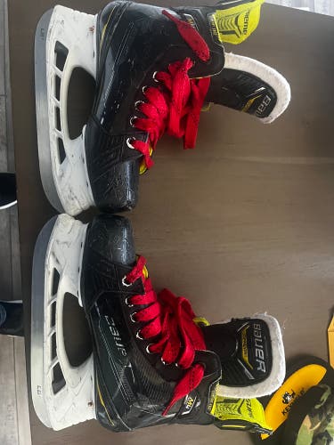 2022 Bauer Supreme M4 Hockey Skates Size 4 (Used)