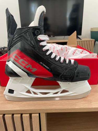 Black 2023 CCM JetSpeed FT670 Hockey Skates Regular Width 8 (Used)