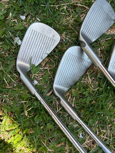 Men's 2009 Ping i15 Right Handed Iron Set Regular Flex 5 Pieces Steel Shaft (Used) plus free TM PW