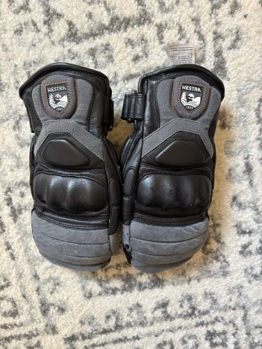 Black Medium Adult Unisex Hestra Gloves (Used)
