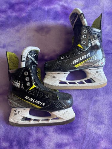Junior Bauer Vapor X4 Hockey Skates Extra Wide Width Size 1 (Used)