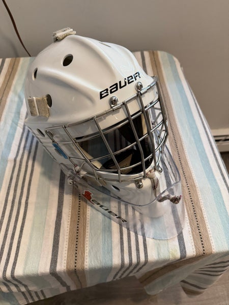 Senior Medium 2022 Bauer 950 Goalie Mask (Used)