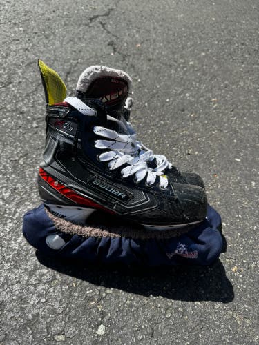 2019 Bauer Vapor 2.9x Hockey Skates Size 5 (Used)