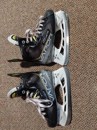 Black/Yellow Bauer Vapor 3X Hockey Skates Extra Wide Width Size 3 (Used)