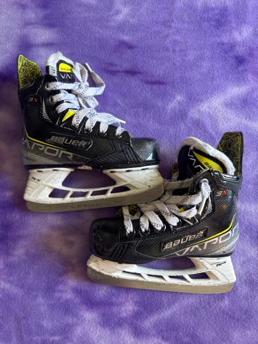 Youth Bauer Vapor 3X Hockey Skates Regular Width 11.5 (Used)