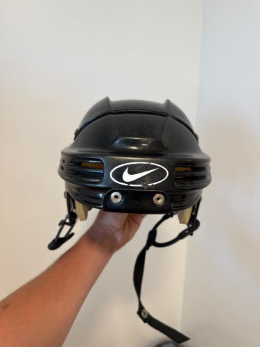 Medium nike Bauer 4500 Helmet (Used)