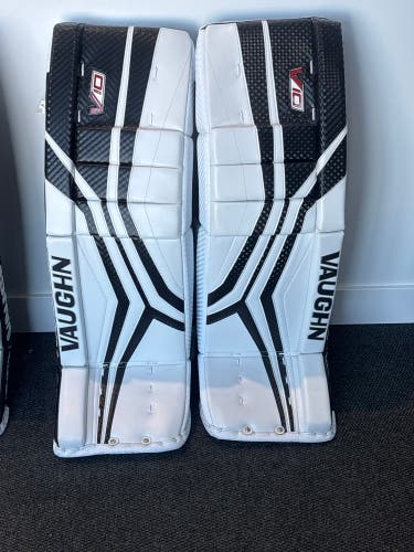 34” 2023 Vaughn Velocity V10 Goalie Leg Pads (New)