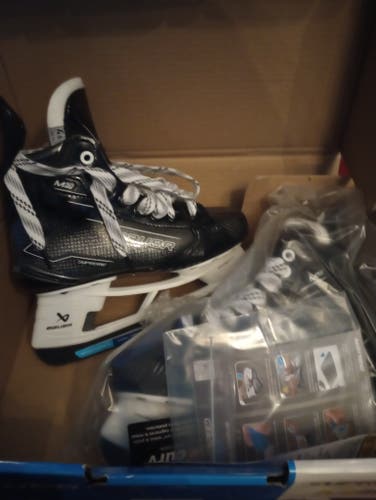 Black/Gray Bauer Supreme M50 Pro Hockey Skates Size 4.5 (New) no blades intermediate