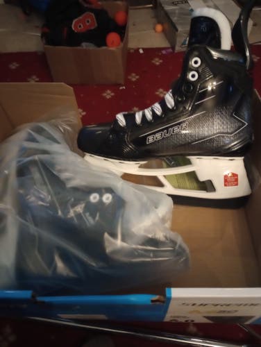 Black/Gray Bauer Supreme M50 Pro Hockey Skates intermediate size 6 (New) no blades