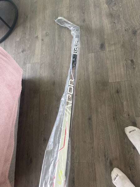Senior Bauer Vapor Hyperlite Left Hand Hockey Stick P92 102 Flex (New)