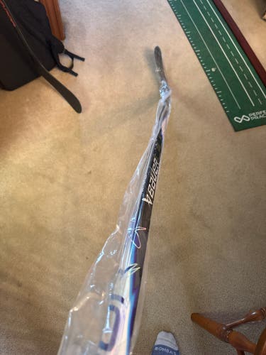 Senior Bauer Vapor Flylite Left Hand Hockey Stick P28 70 Flex (New)