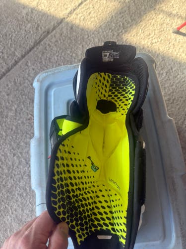 Junior Bauer Vapor Hyperlite 12" Shin Pads (Used)