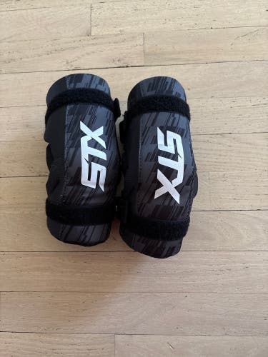 Small Youth STX Stallion 75 Arm Pads (Used)