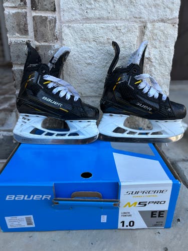 Bauer Supreme M5 Pro Hockey Skates Extra Wide Width Size 1 (Used)