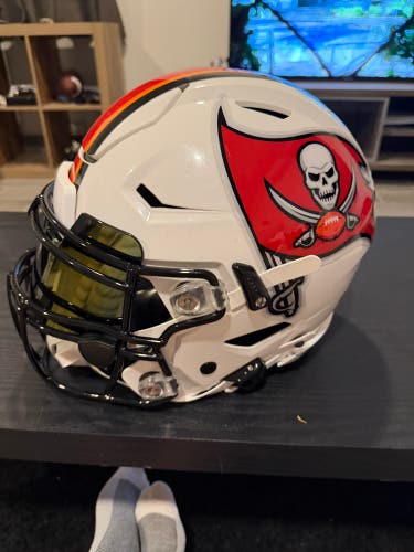 Tampa Bay Buccaneers Custom Adult Large Riddell SpeedFlex Helmet (Used)