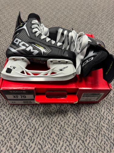 CCM Tacks XF 70 Hockey Skates Regular Width Size 2.5 (New)